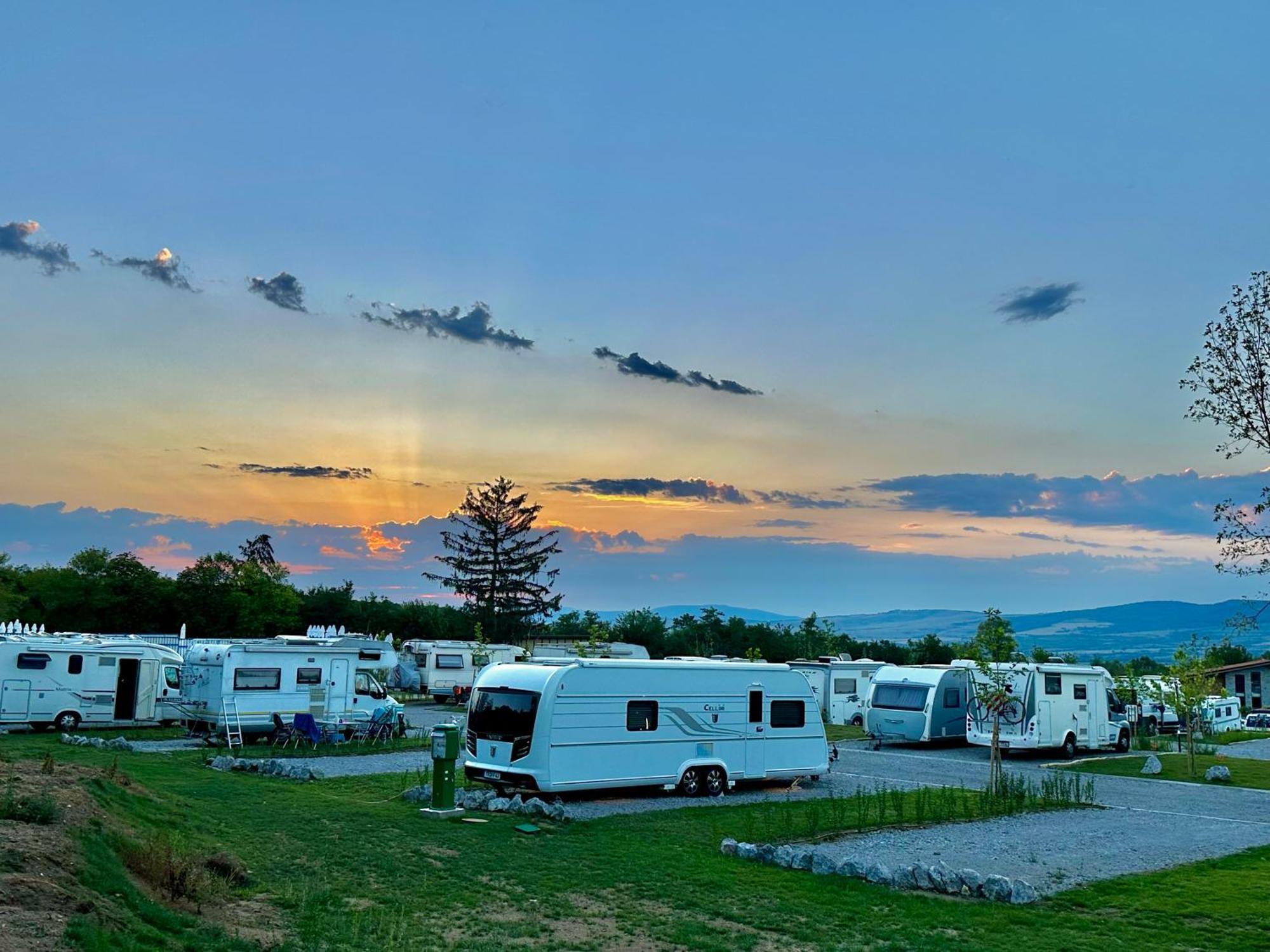 7 Lakes Camping Saparewa Banja Exterior foto