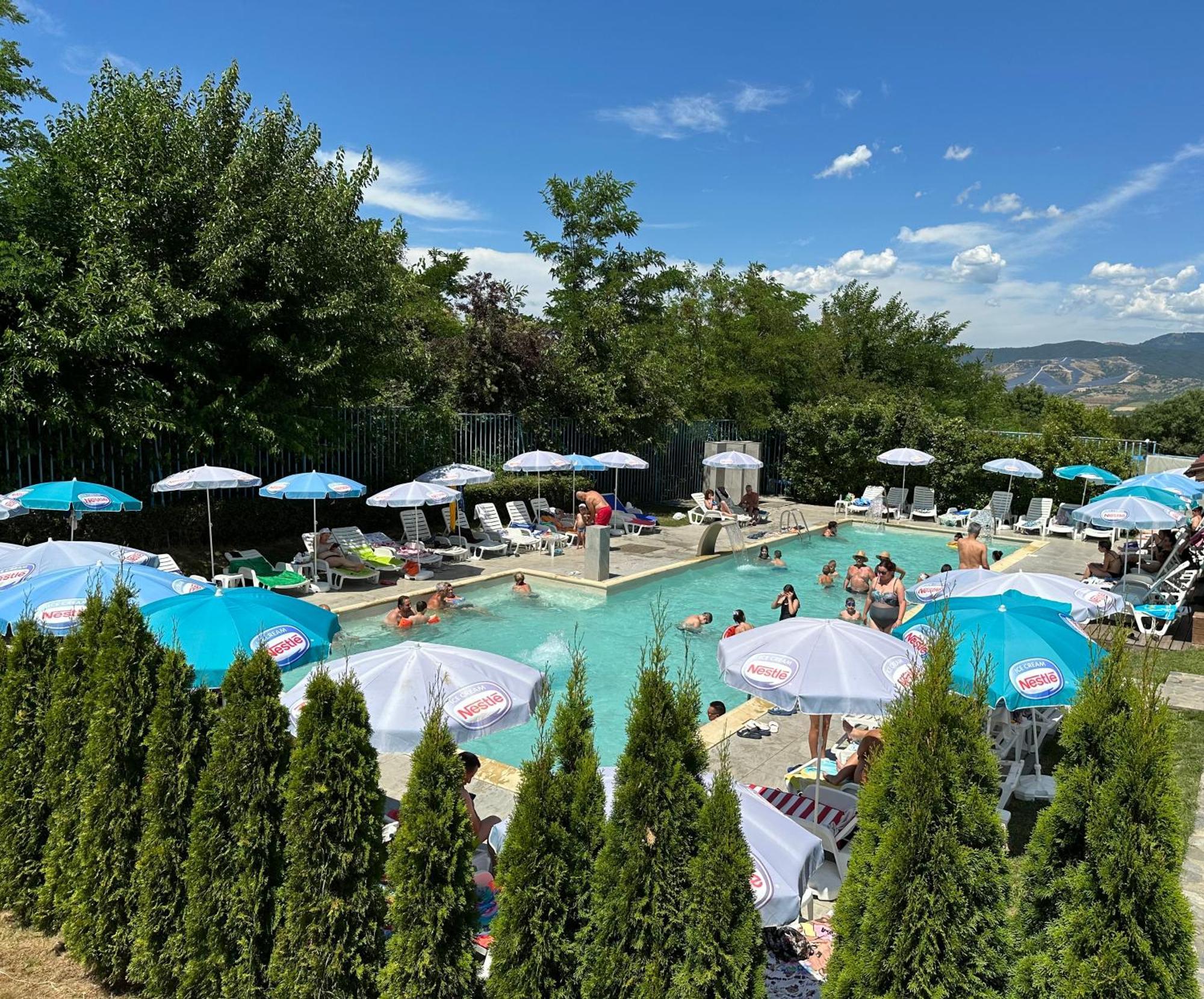 7 Lakes Camping Saparewa Banja Exterior foto