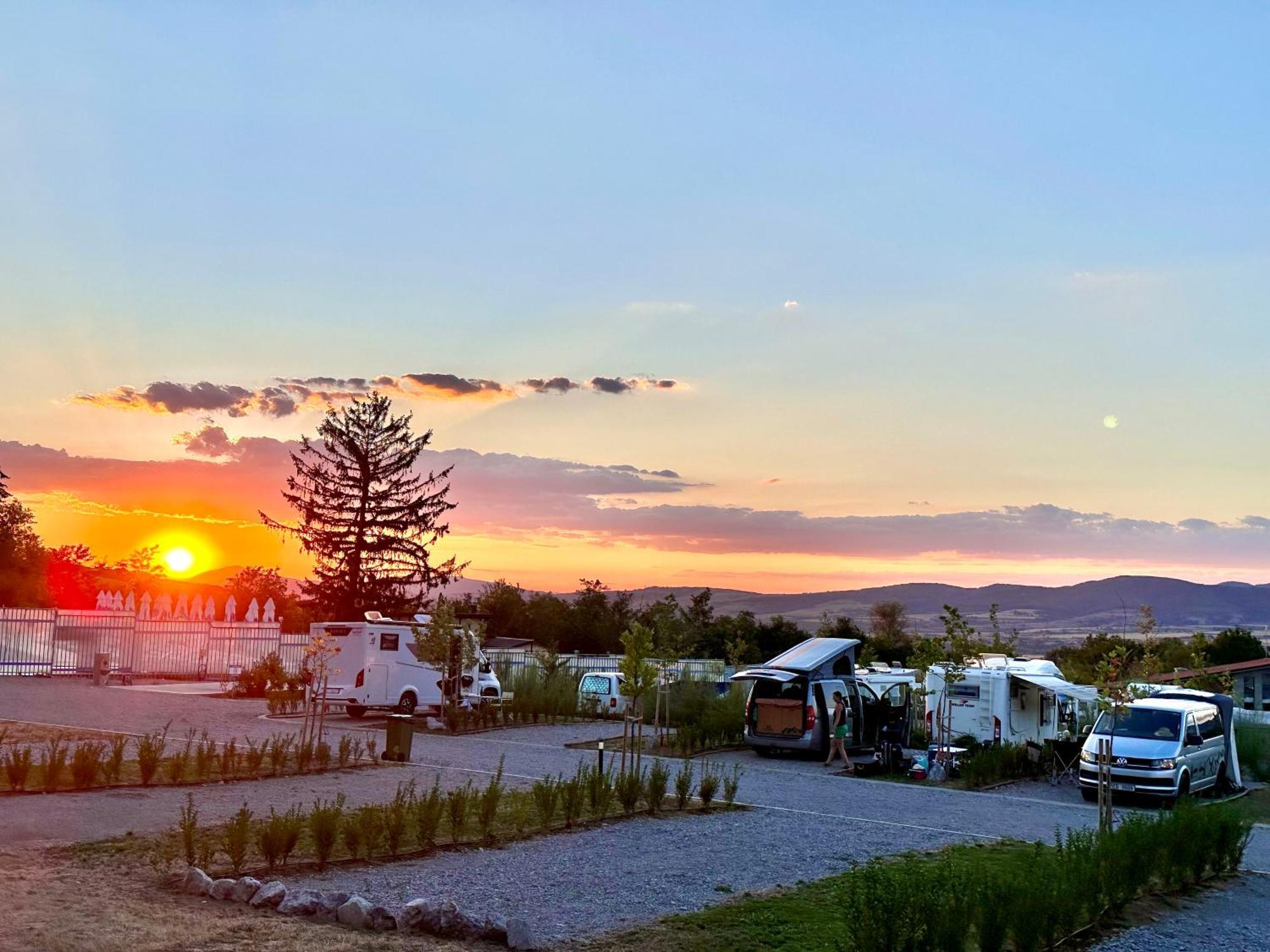 7 Lakes Camping Saparewa Banja Exterior foto